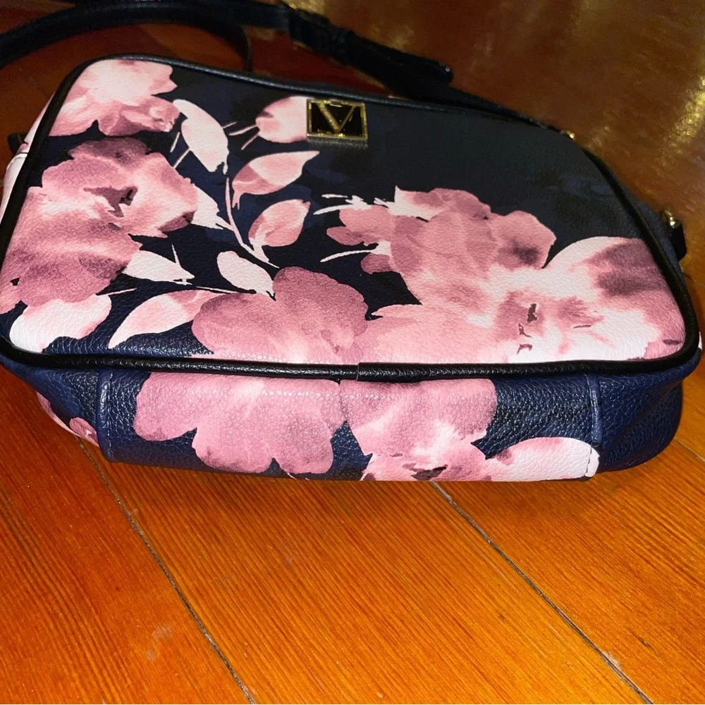 Victoria’s Secret Floral Crossbody Bag Pink Navy Chain Strap - Picture 3 of 7